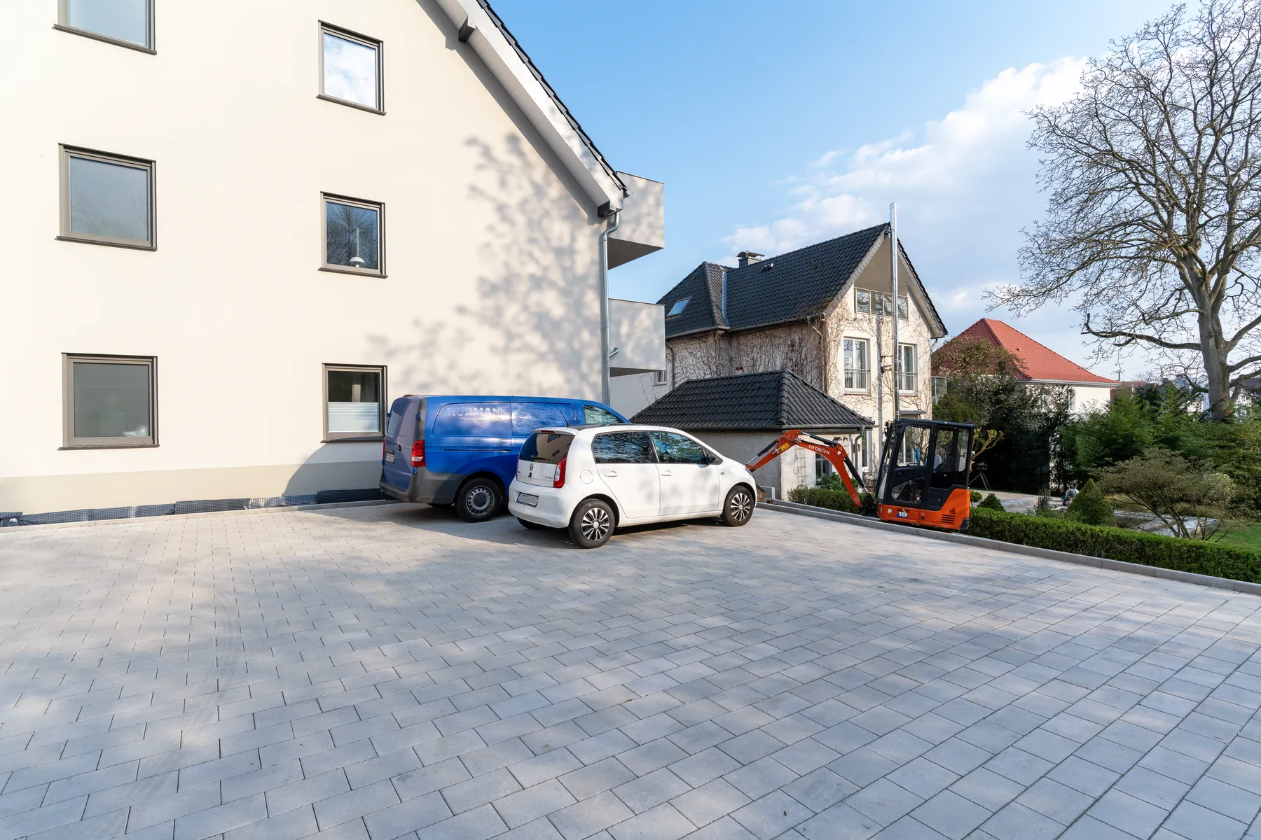 Zufahrt und Hof